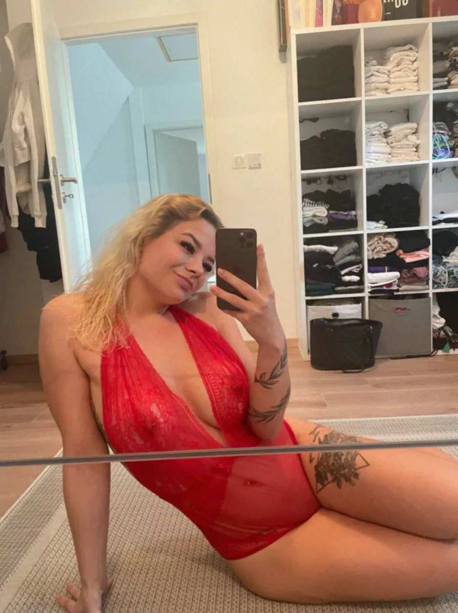 I bet you'd love to see me tease in lingerie