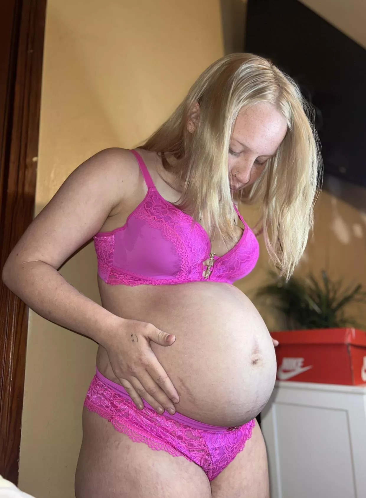 If we went to the same school would you study with me even tho l'm pregnant and horny?