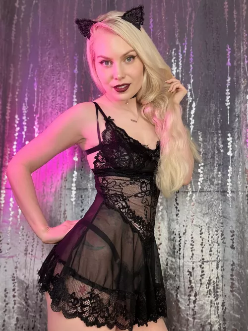 I’ll be a good Kitty for you Master !