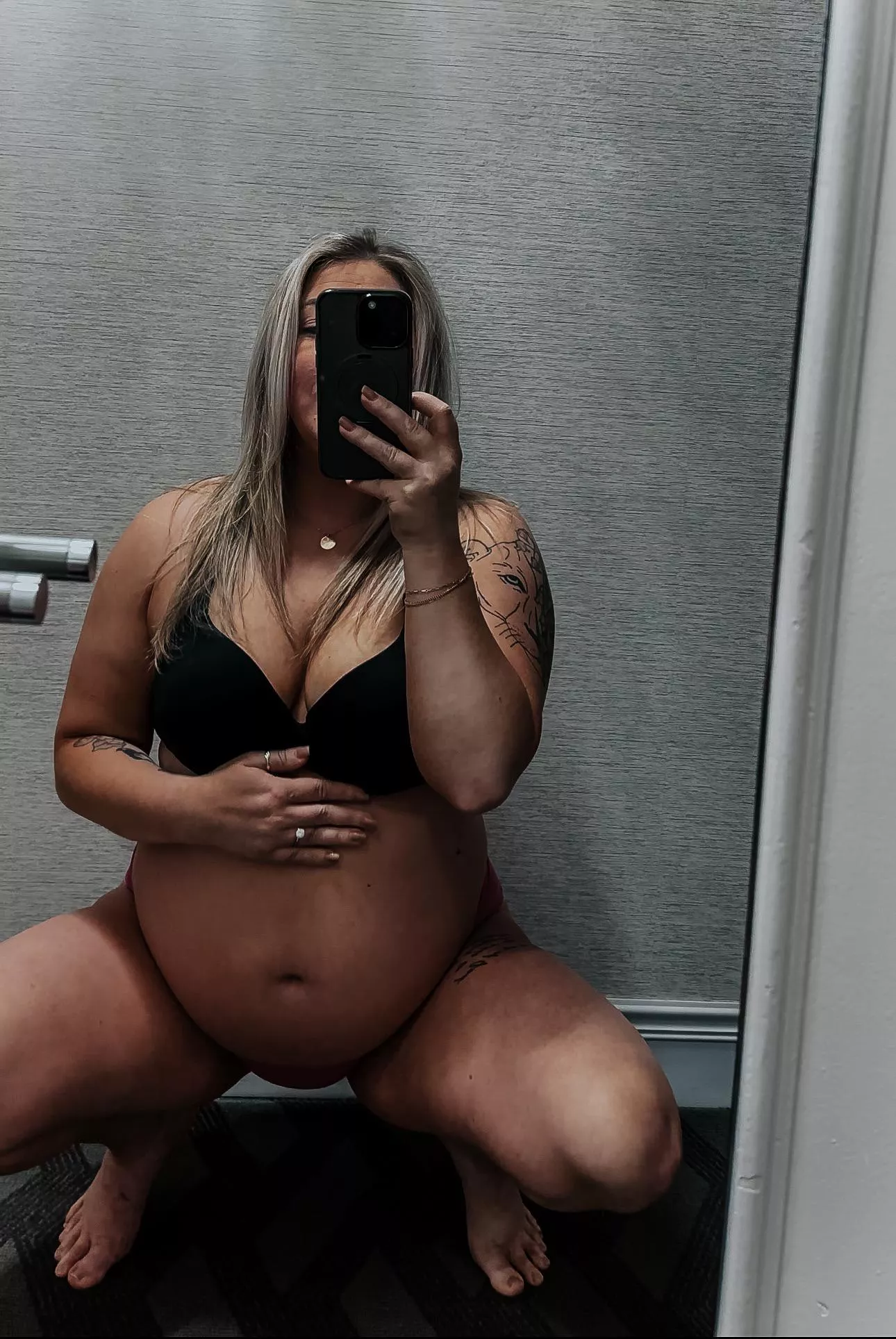 Let me know if you want me to ride you or sit on your face at 8m pregnant… 😏