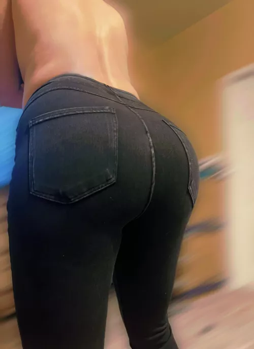 Looking for a volunteer to eat my ass