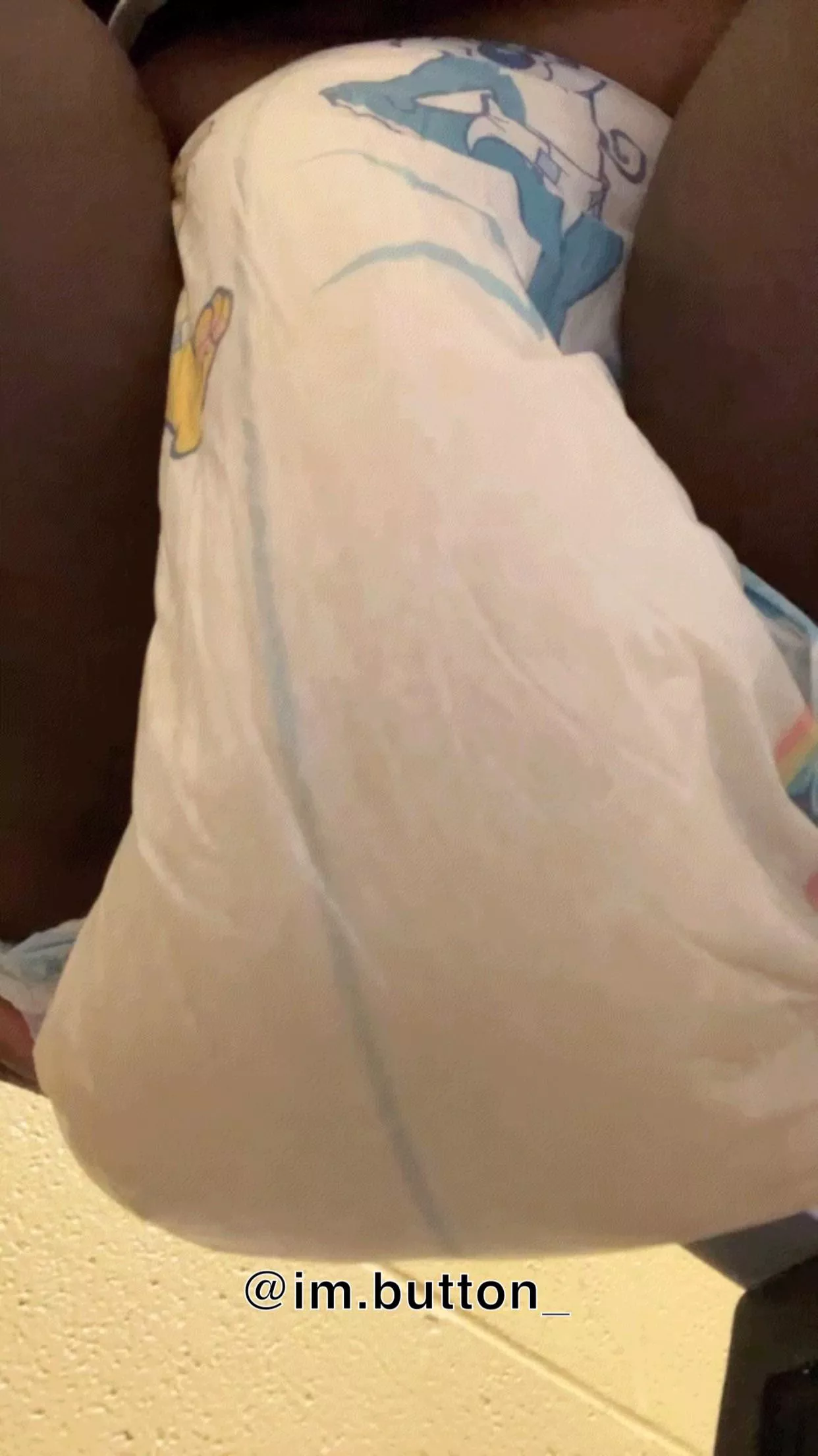 Now, let me sit on your face so you can take a sniff🤧