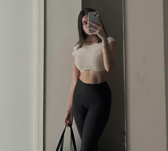 She know she’s showing she knows she’s hot she knows we’re jerking she’s happy 