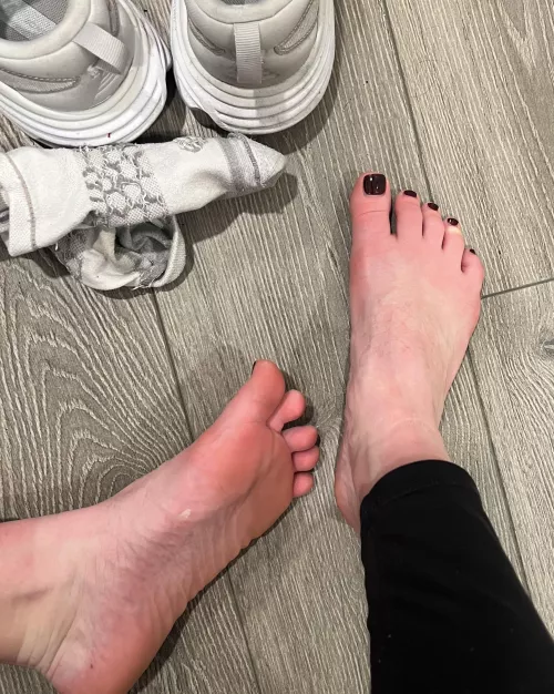 Should he cum in my arch?! 🥵🤤💦 Definitely not my socks right…