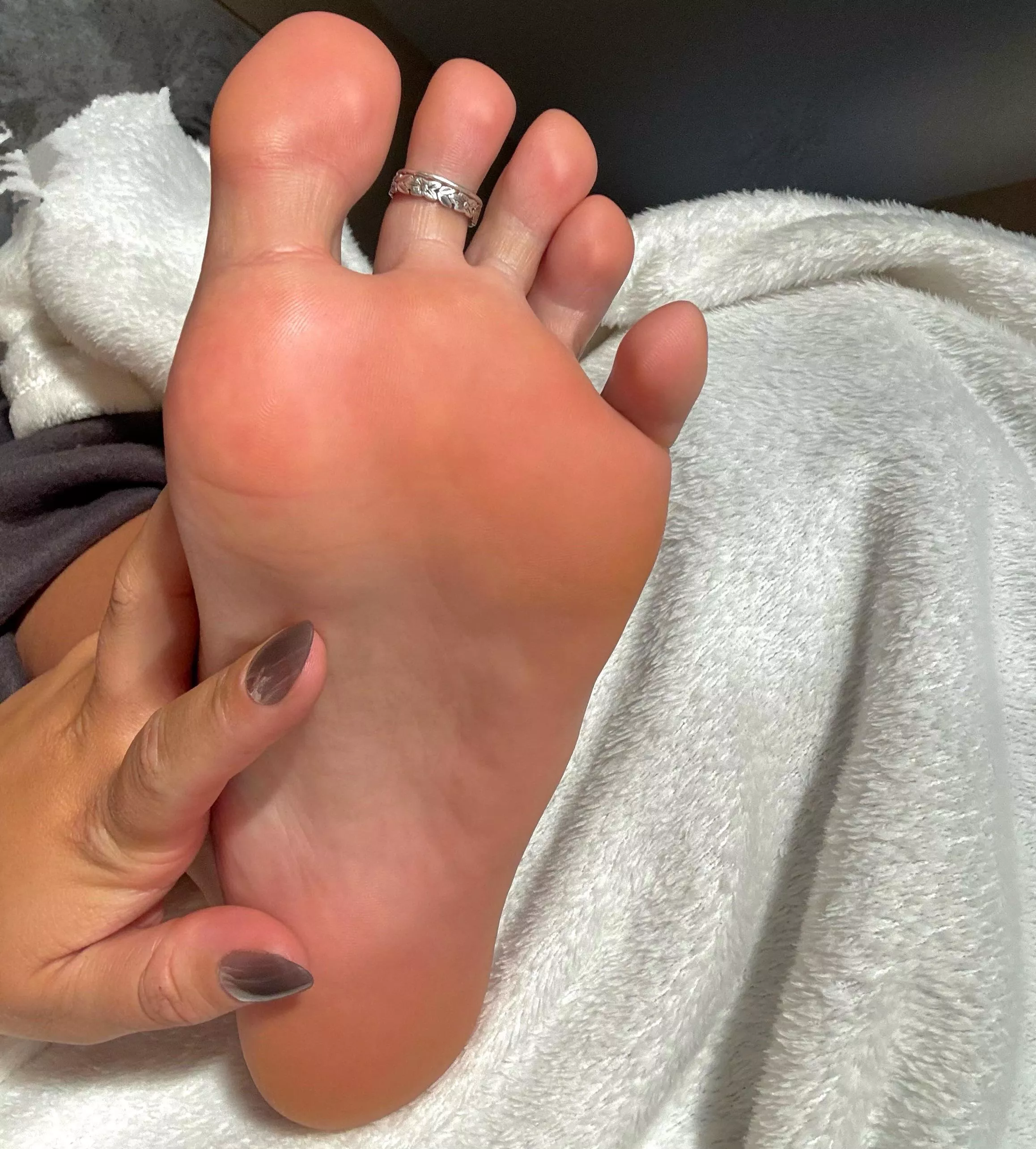 What better way to wake up than my sole on your face? 😈