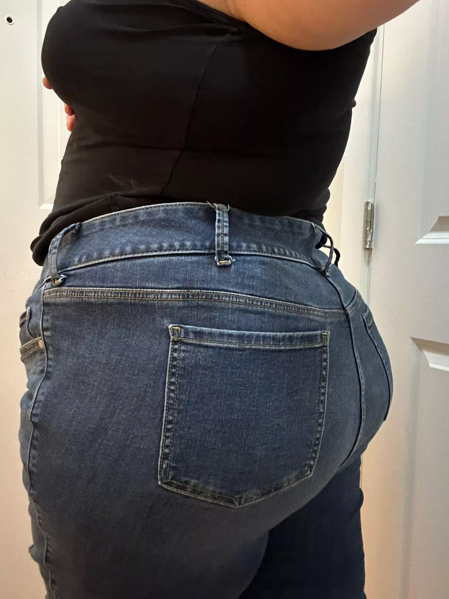 What song comes to mind when you see my 🍑 in jeans?