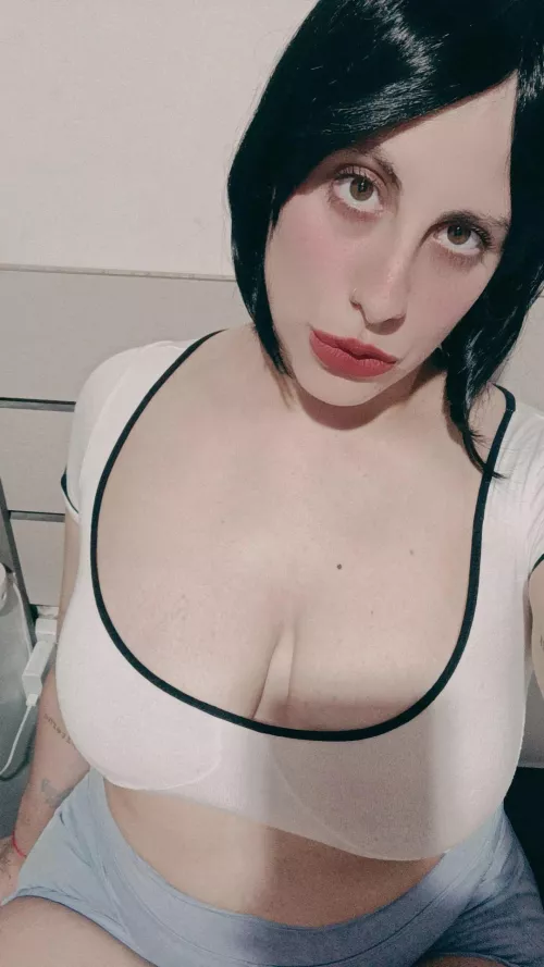 White shirts without bra steal all the attention