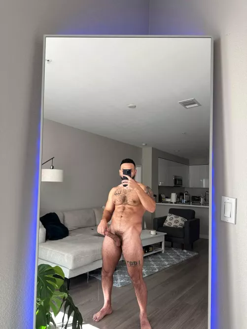 Who here likes hairy Daddy bods?