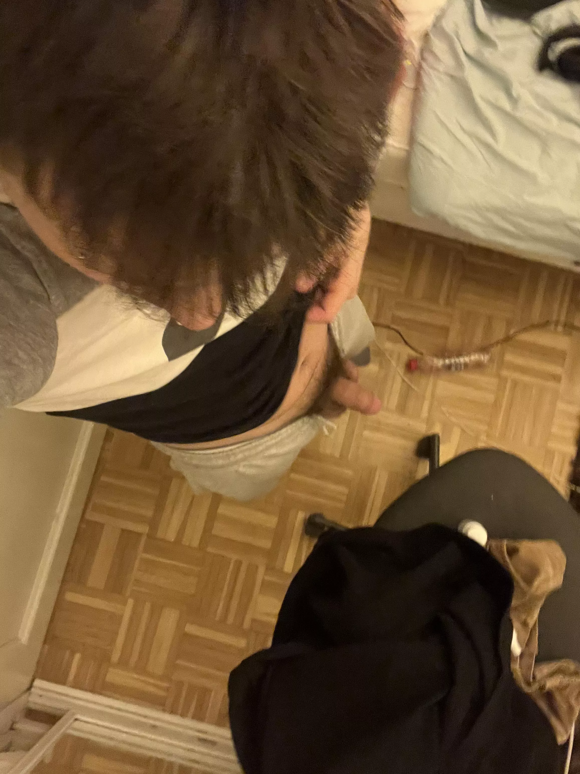 Would any older guy want to give me head?😈