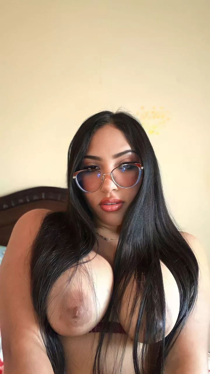 100% natural and heavy mom boobs