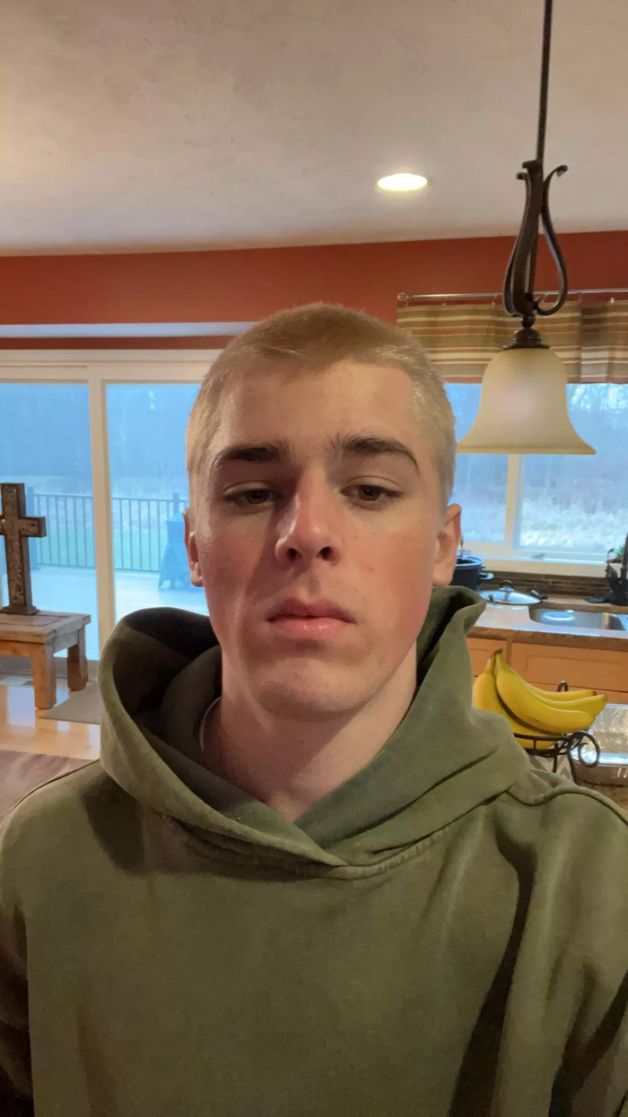 18 fit looking for bromance with a muscular older guy 23+. snap: fitmascman