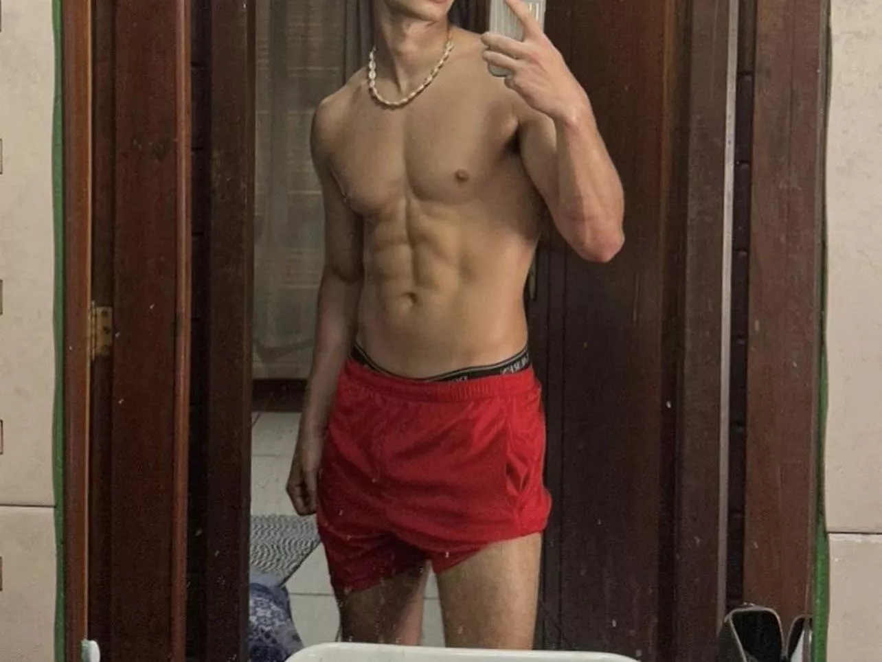 20 - straight curious fit guys who want to talk about how fit we are - pm me, reply w pic. 18-22 only. 