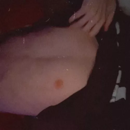 22 m femboy 💕 lookin for attractive masc guys 20-30 to vibe and chat wit hmu wit a pic @idek5509