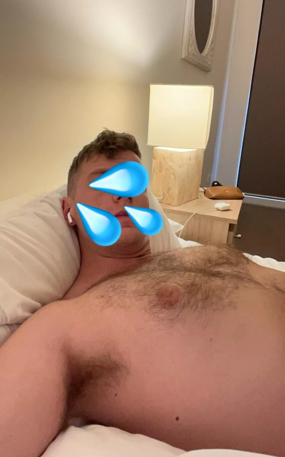 25 masculine Australian bi rugby player. Just finished training. Hmu to jerk. Sc: jake_bro000