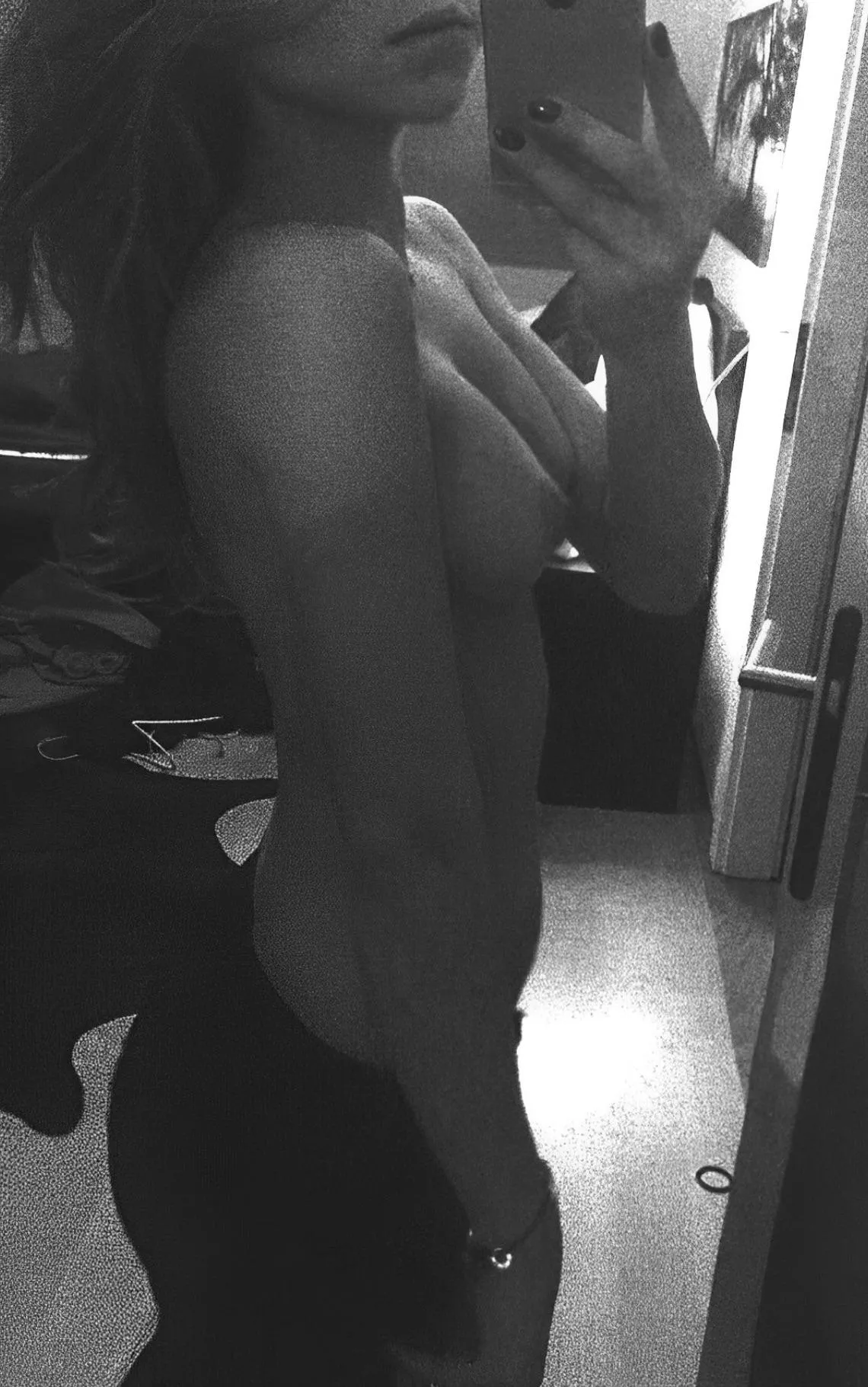 25f 5'6 127 what caught your eye first? xx