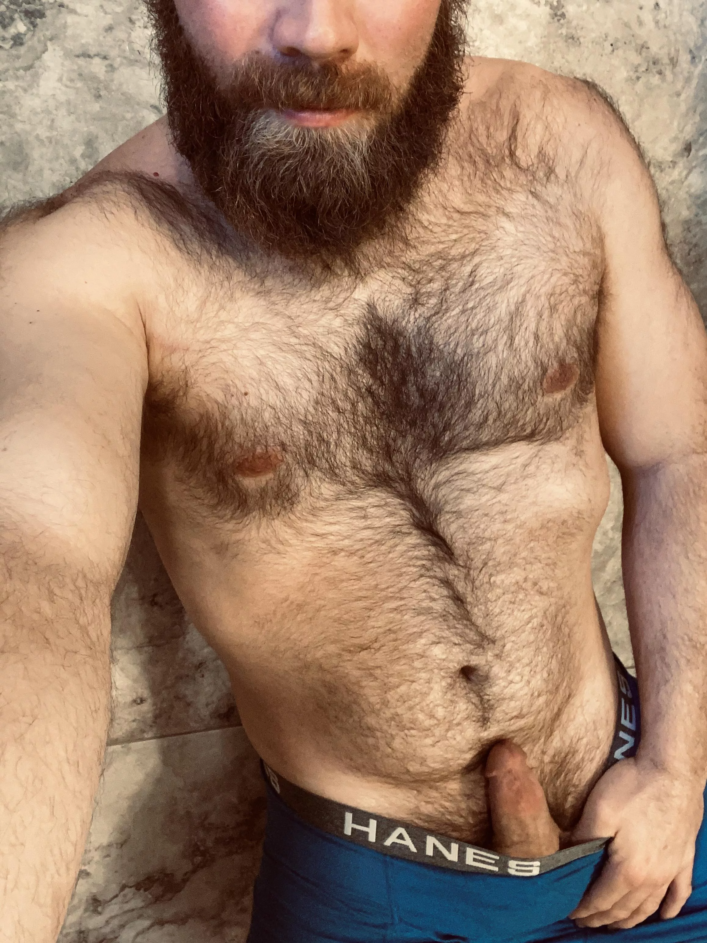 [32] Who wants to lend this burly 6’5” dadbod a hand?