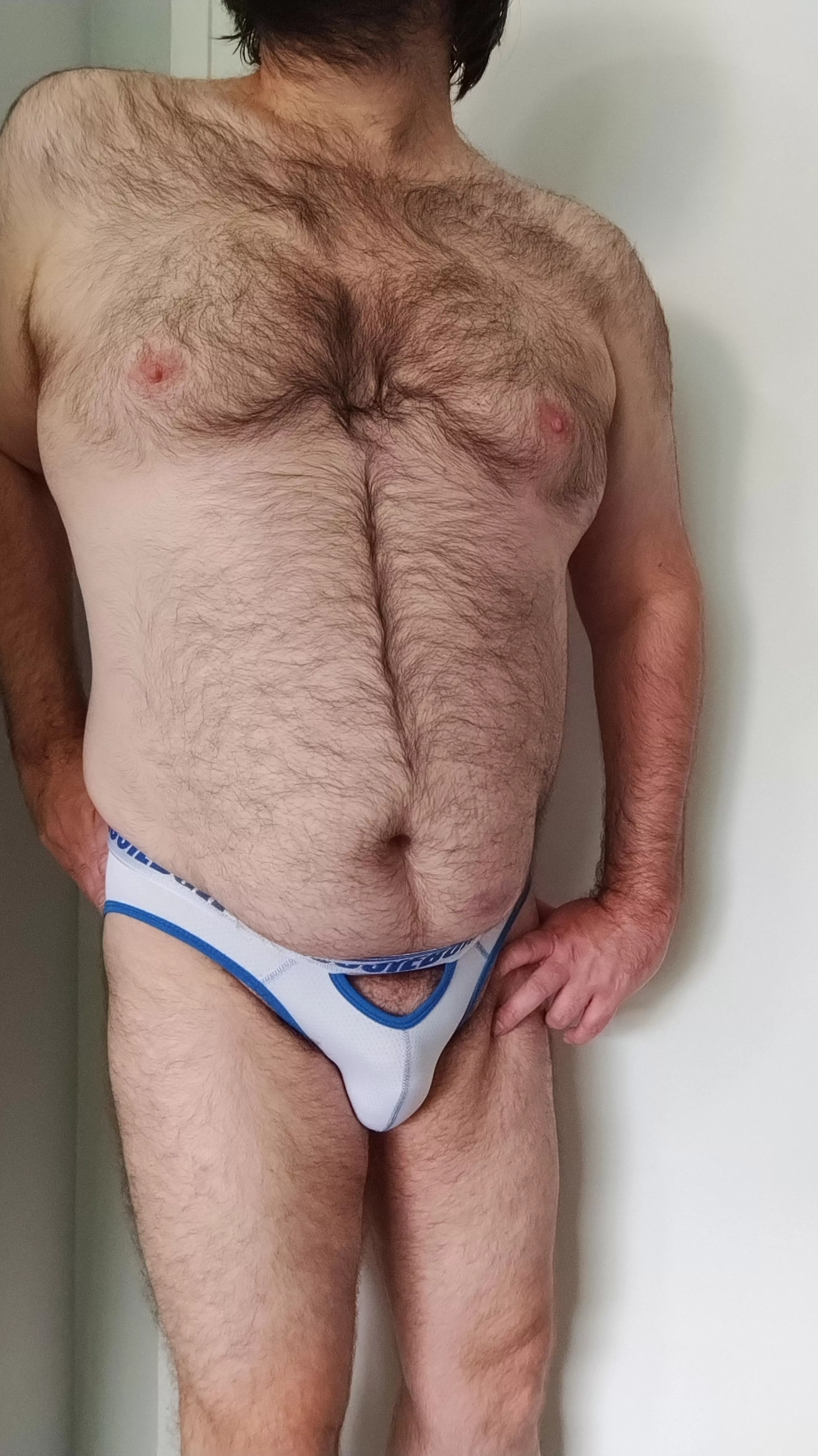 (42) Hi boys. DMs are open.