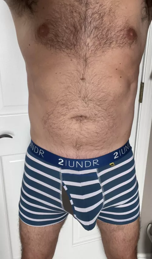 [47] Dad just out of the shower getting dressed…think anyone will notice that bulge?
