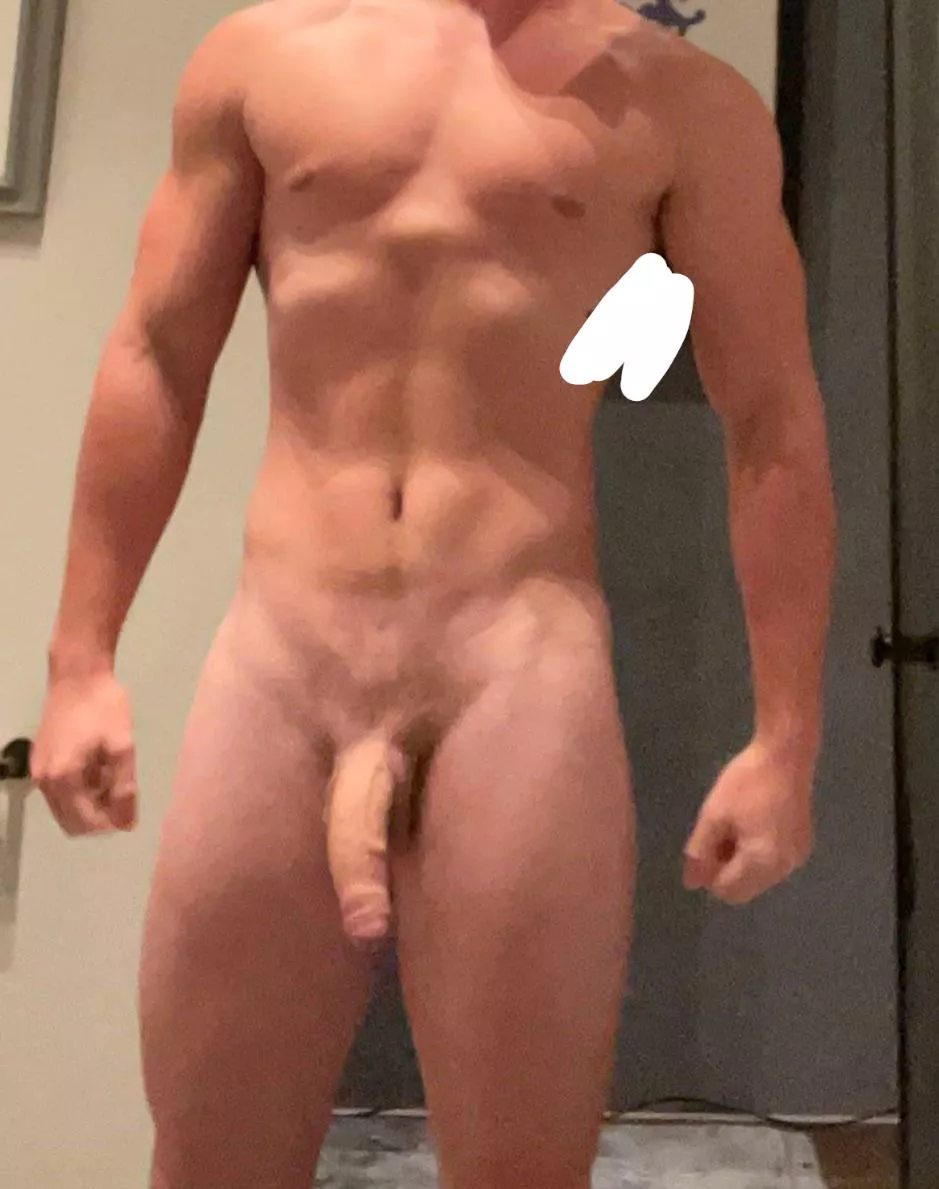 Any shaven twinks wanna help me cum?