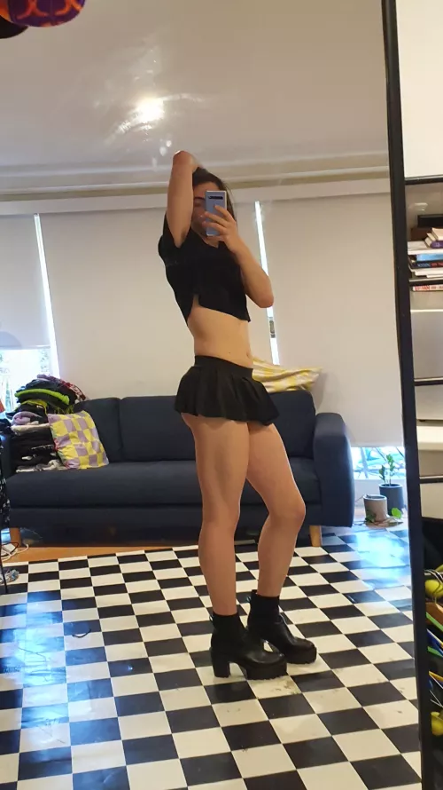 Anyone wanna chat 🖤 