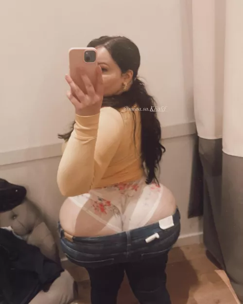 Ass so fat my jeans can’t contain 
