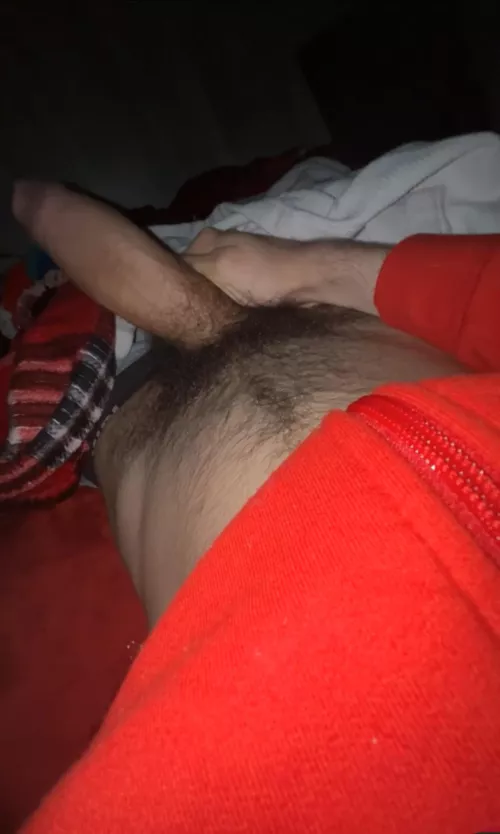 Big dick bros wanna compare? 9 inches here 😈