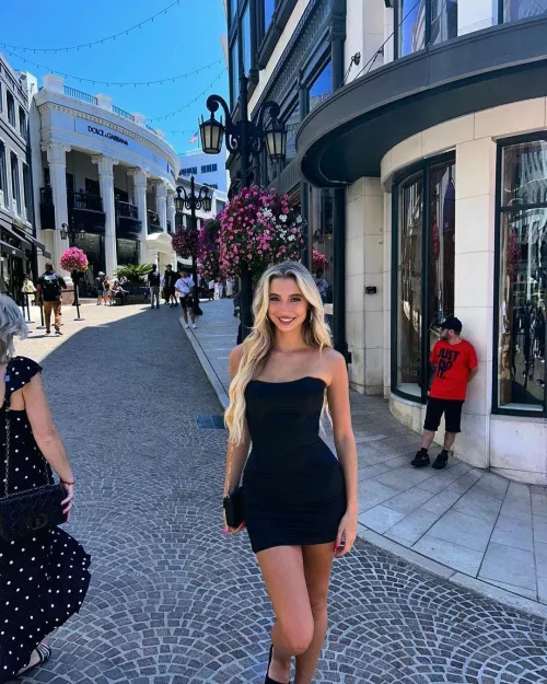 Black dress (AIC)
