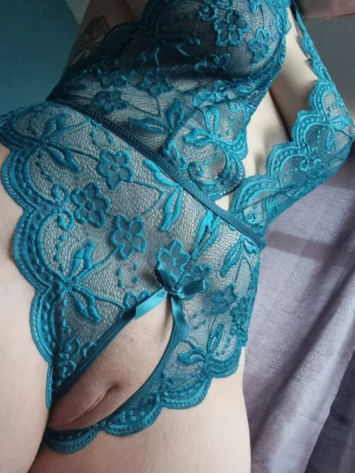 Can a very curious married mum post here?