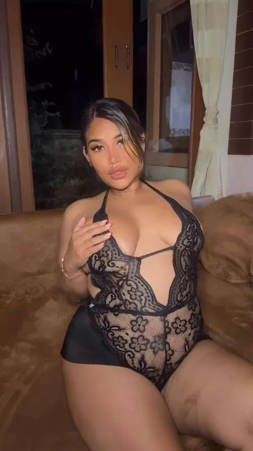 Do you think I can wear this outfit on our first date?