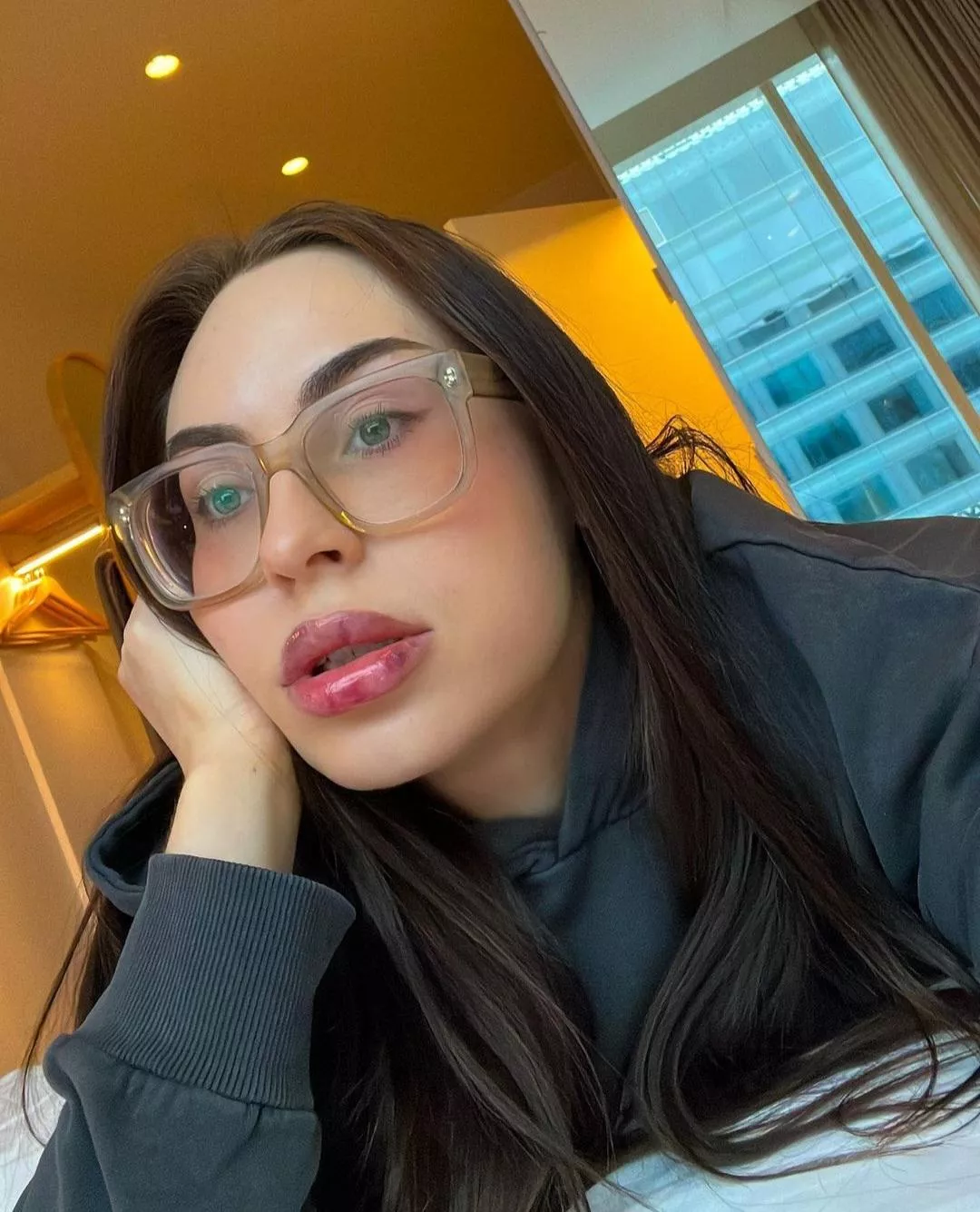 Fitnessbimbo after improving her lips [DSL]