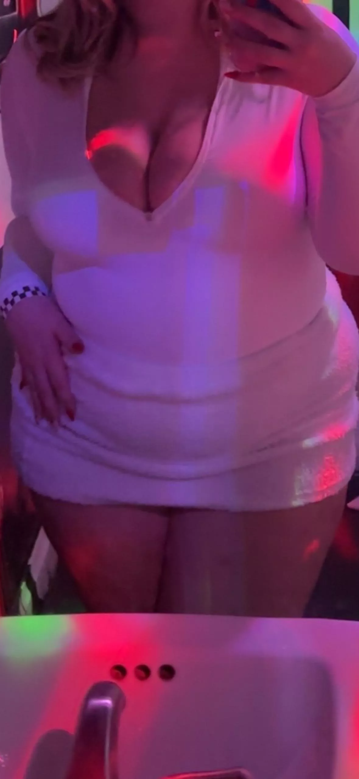 Flaunting my perfect body🐷