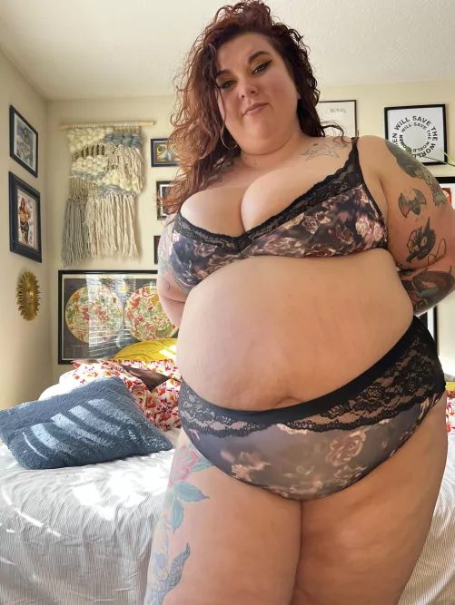 Floral prints and lace 😏