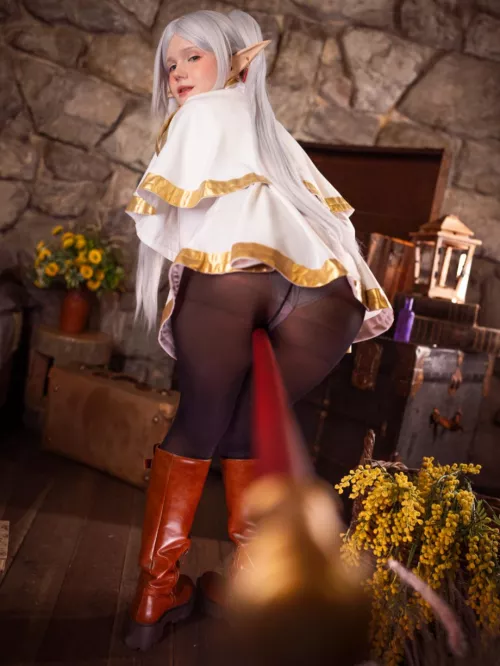 Frieren cosplay by Neyrodesu 