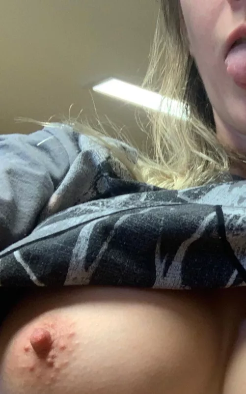 Giving you a peek 🫣