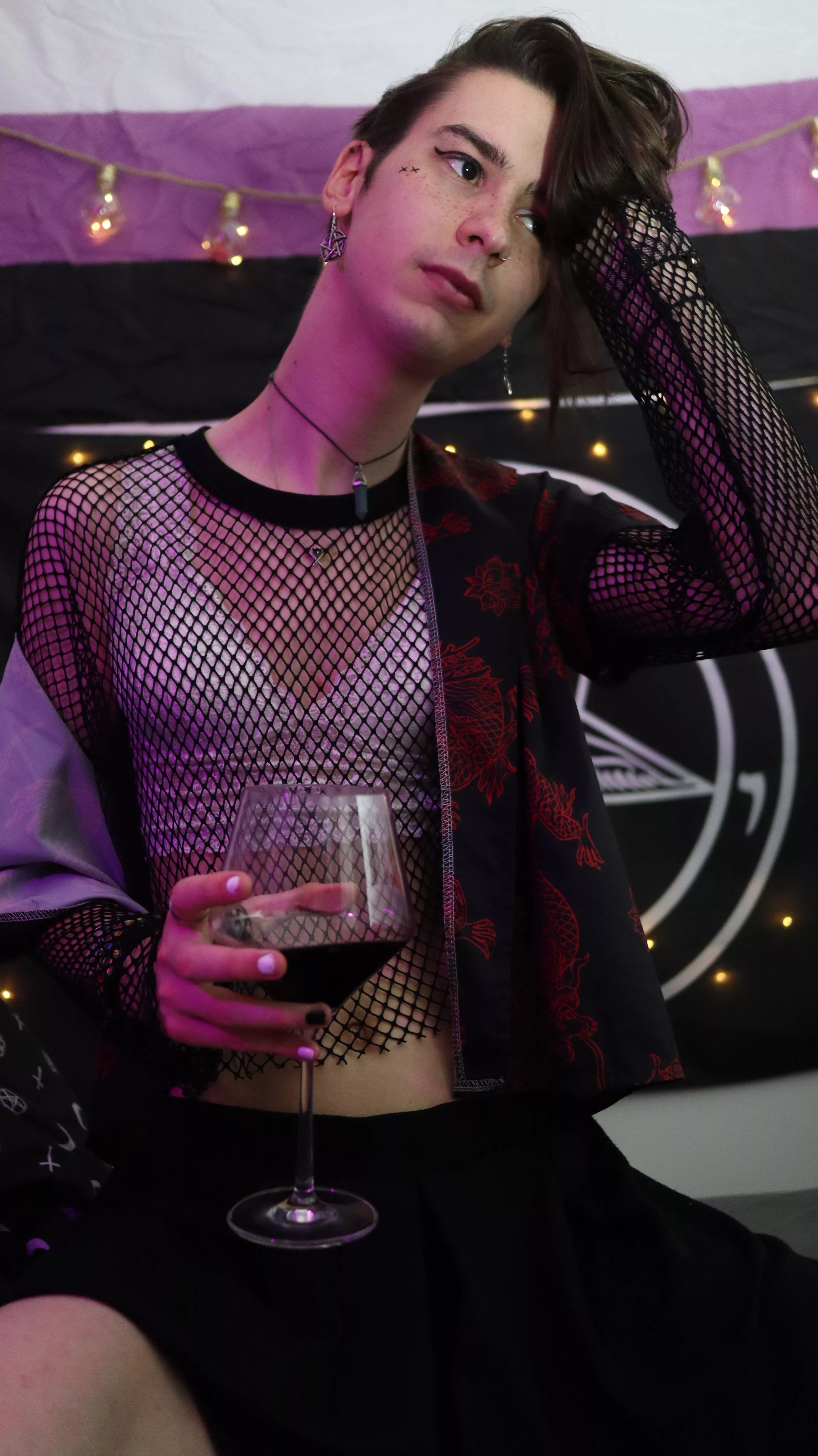 Have a glass of red with me? Or do you prefer something else? 💖