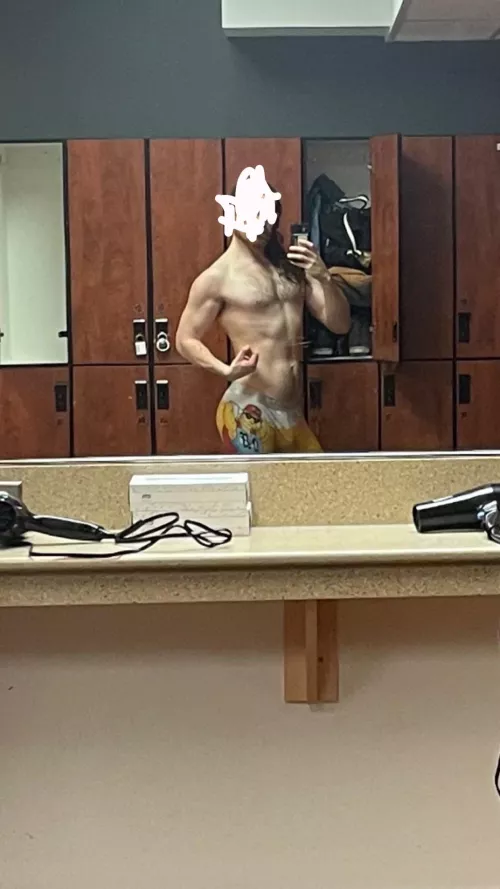 How come the only good mirror at my gym is so far away 😩