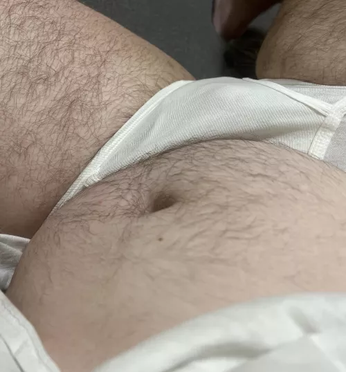 i have absolutely no desire to get out of bed, but every desire to show off my bulge and belly 😉