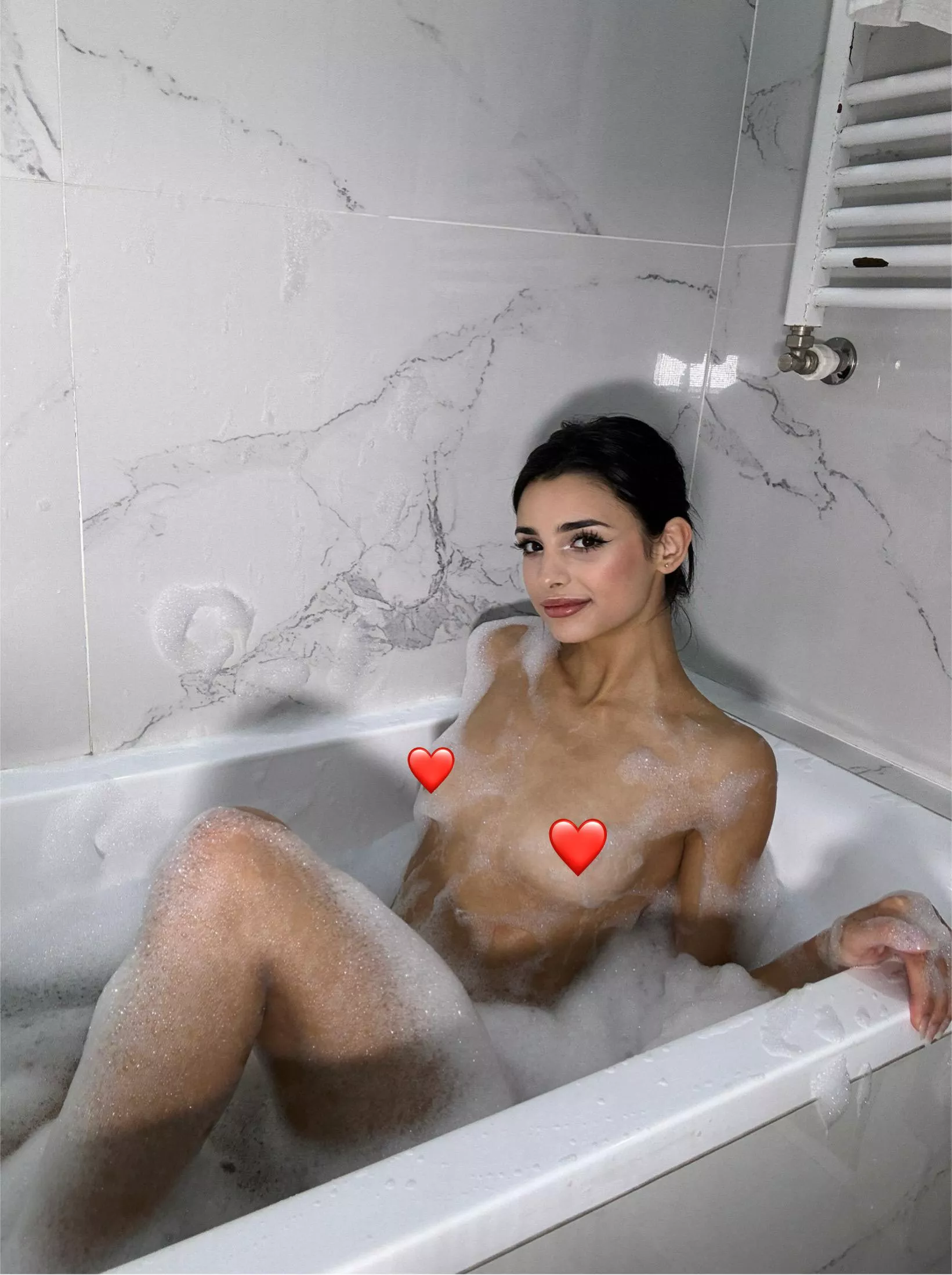 I hope you'll love to take a together bath with my sexy body