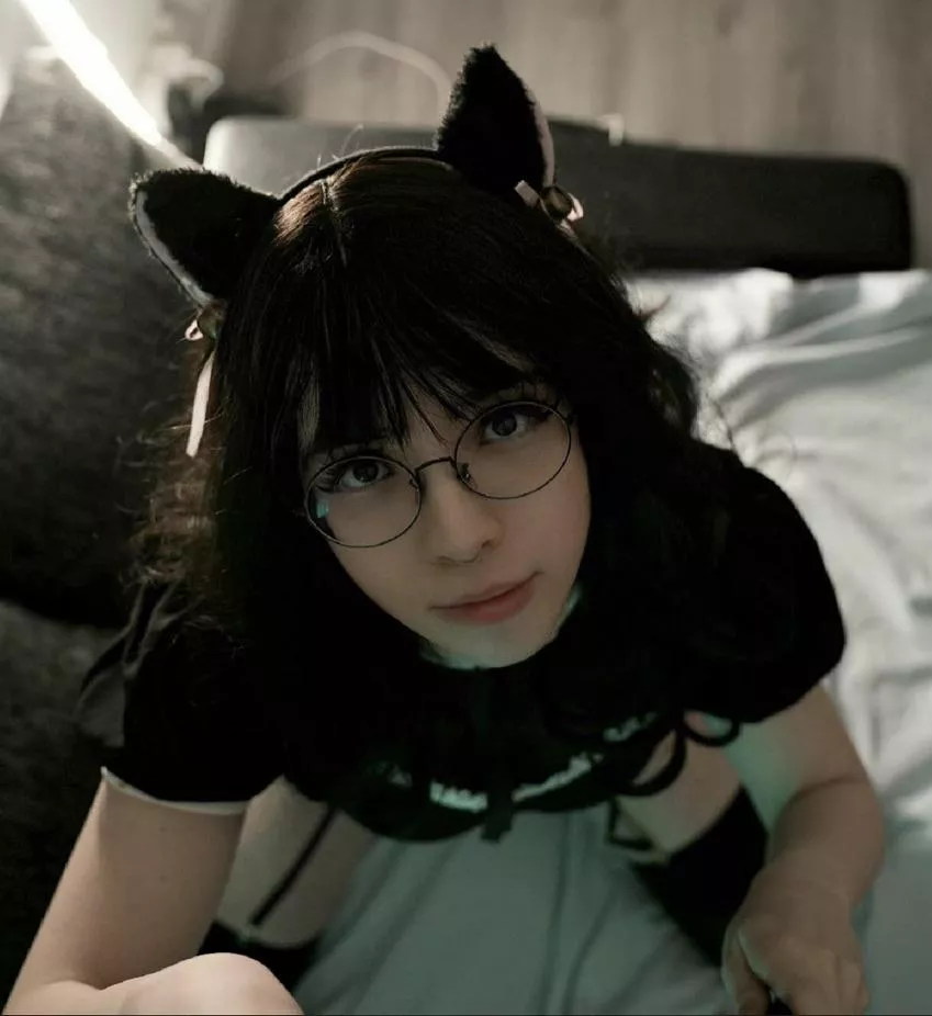 let this tgirl suck your dick if i promise to not tell ?