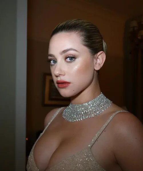 Lili Reinhart