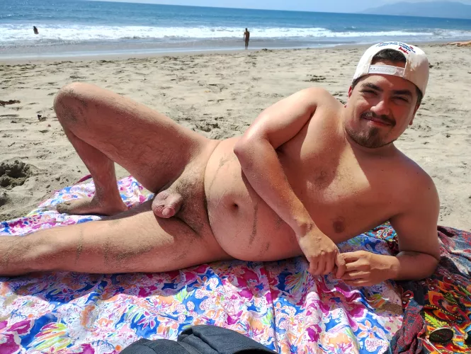 M37 170lbs 170cm Have you ever been to a nude beach?