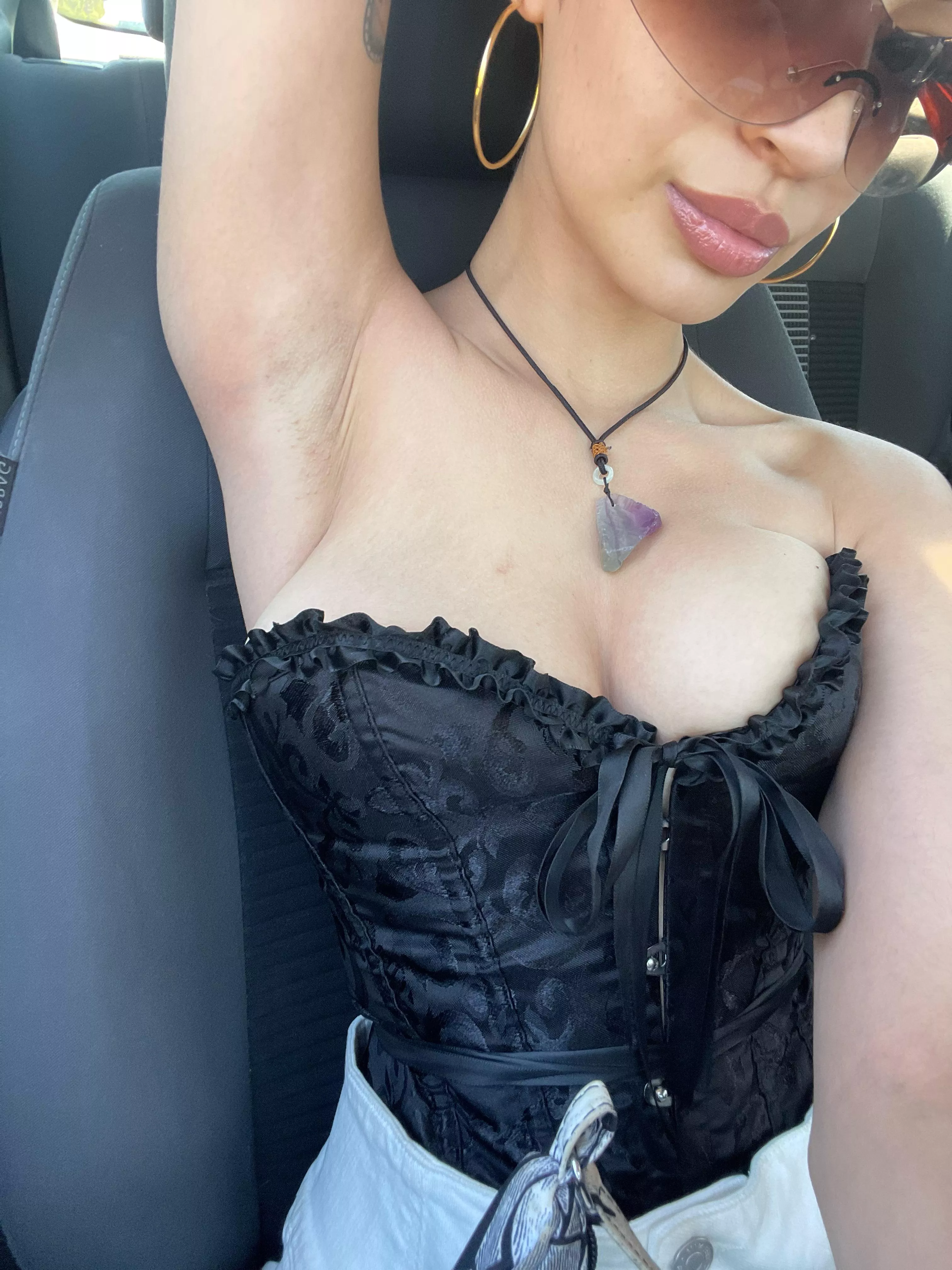 My armpits are so wet its so hot👅clean me up?