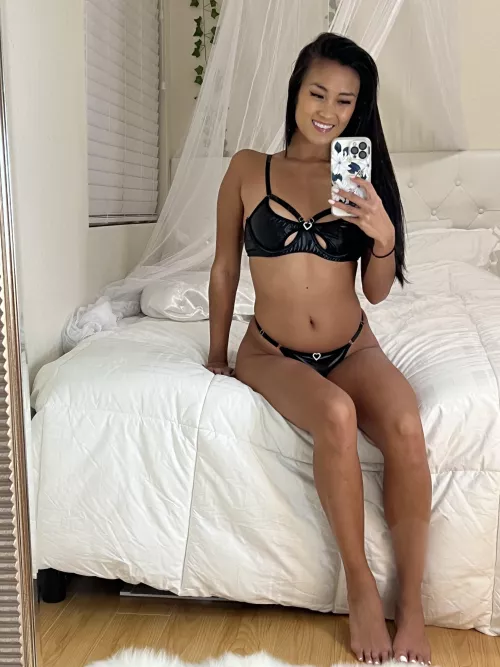 My bed's empty and I'm extra horny today..wanna join me and try new things?