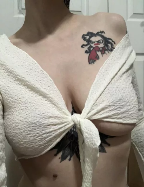 natural goth boobies ;)