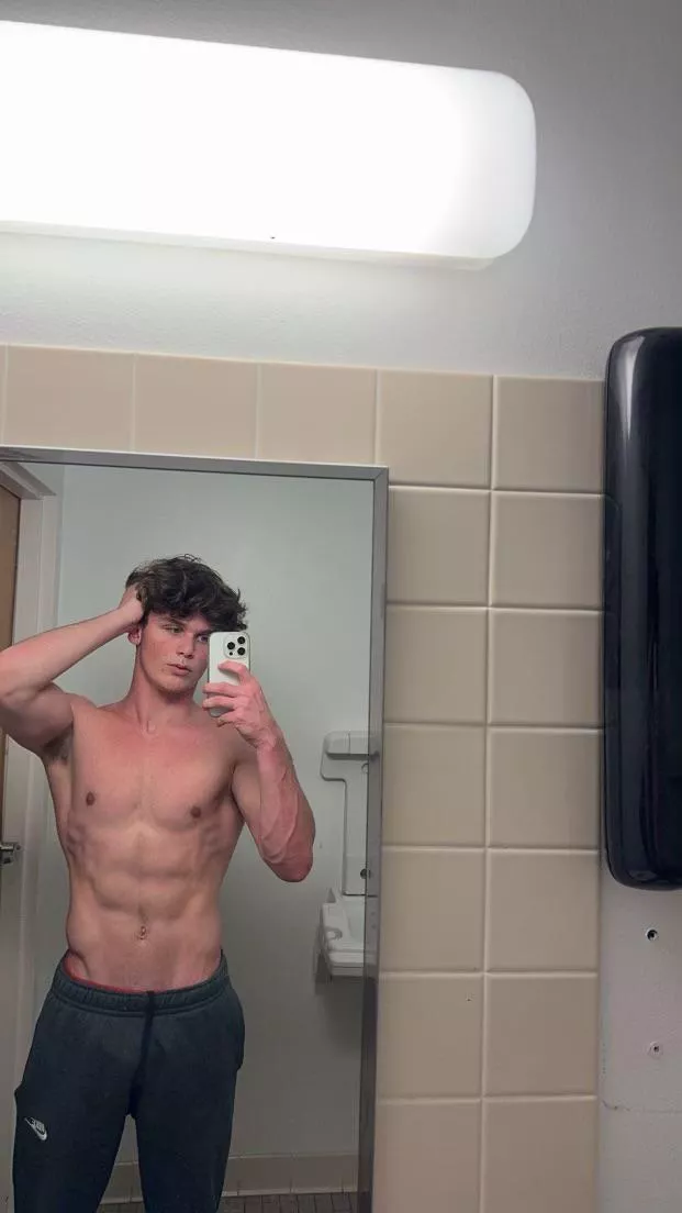 One pit out next comes off my clothes 😏