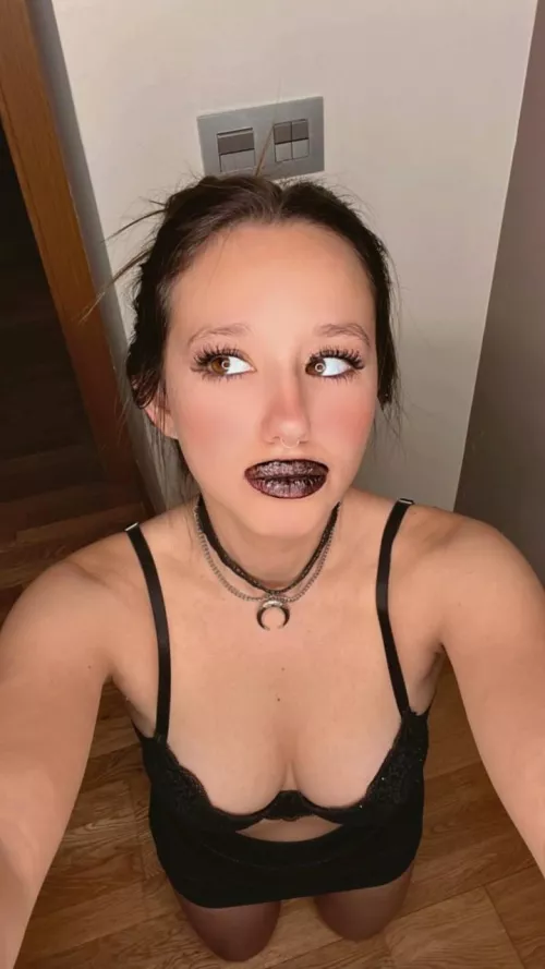 Ready to be your Goth GF 😉