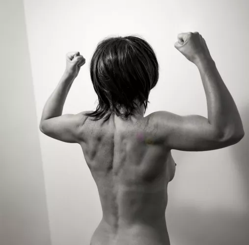 Showing my back definition [F]