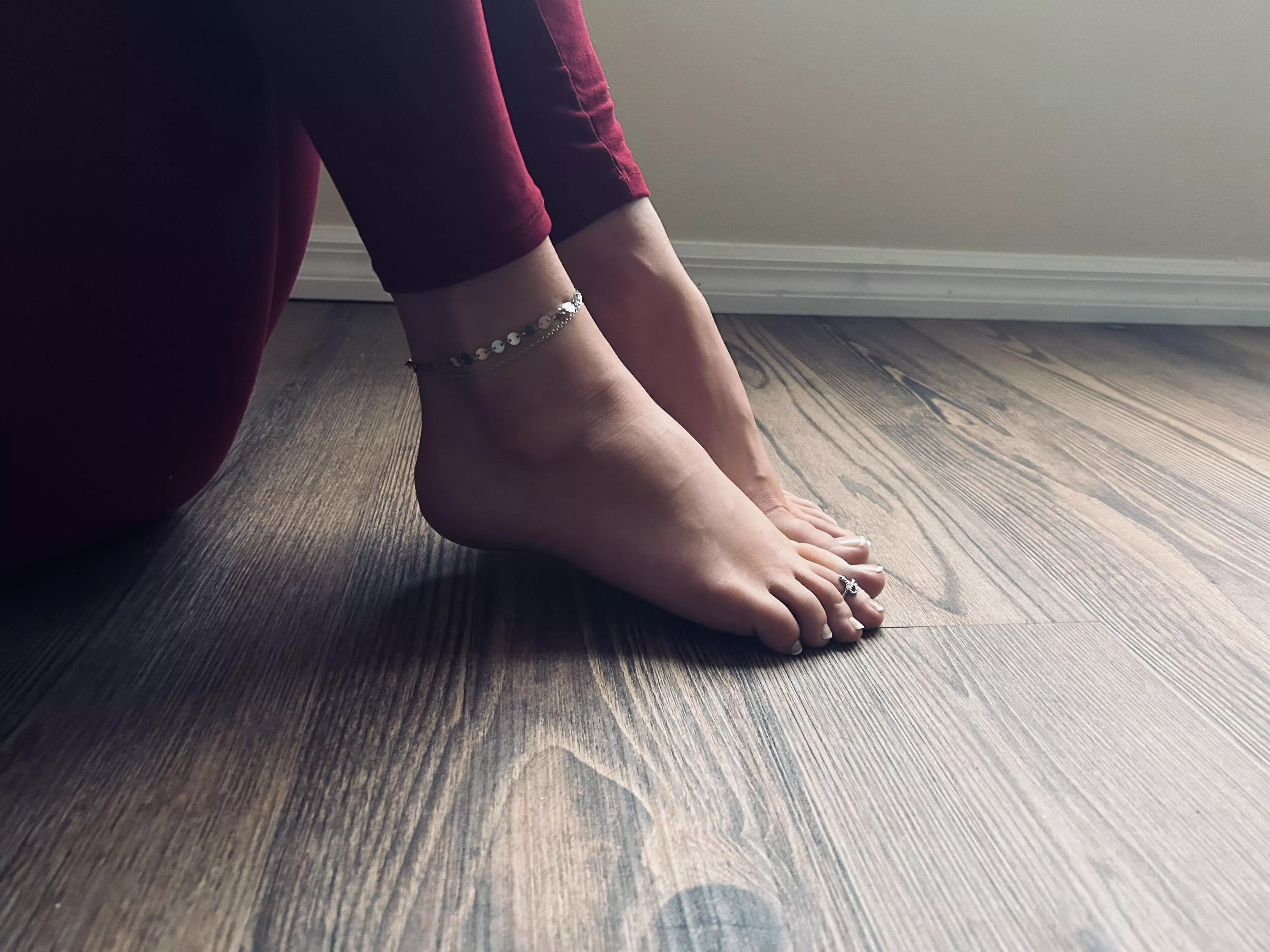 Somebody motivate me to get a pedicure :P