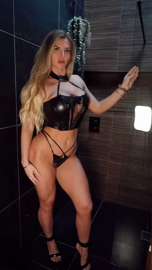 What's your favorite part of the woman body (F)