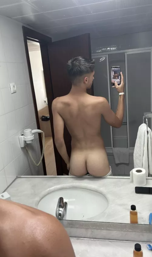 wish my peach was tanned